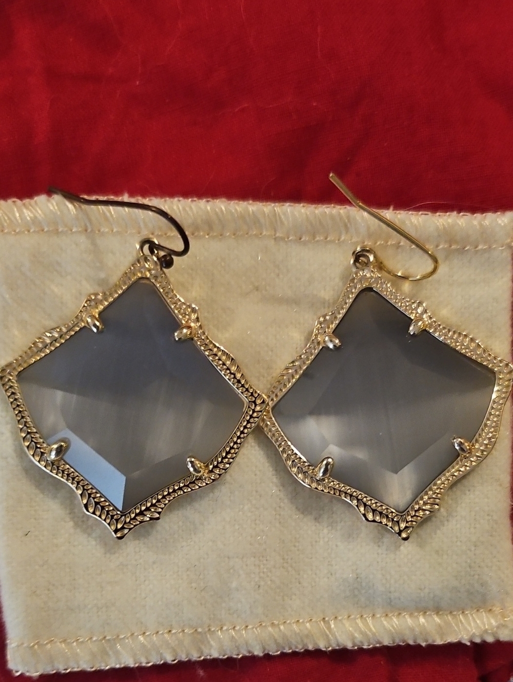 KENDRA SCOTT KIRSTEN GOLD TONE GRAY DANGLE DROP EARRINGS